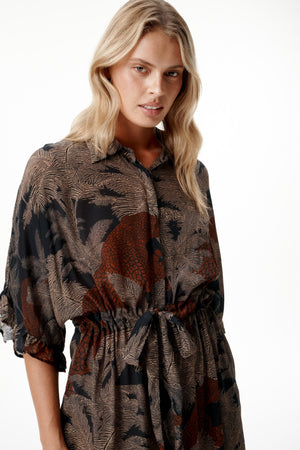 oneseason Jasmine Dress in Palm Safari Black/Camel