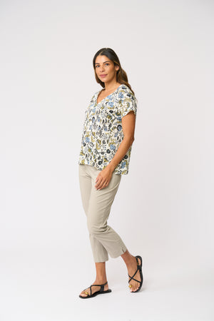 Foil Fuss Free Taper Trapeze Capri Pant in Barley