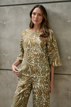 Naturals by O & J Windsor Muse Top in Windsor