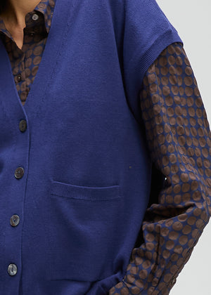 LD&CO Knitwear Button Vest in Blue