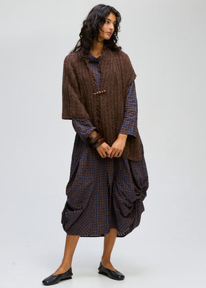 LD&CO Knitwear in Shrug With Pin in Cocoa