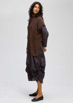 LD&CO Knitwear in Shrug With Pin in Cocoa