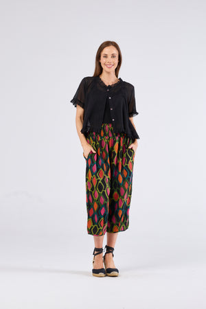 Au Hasard D'un Voyage Frill Seeker Short Cardi in Black