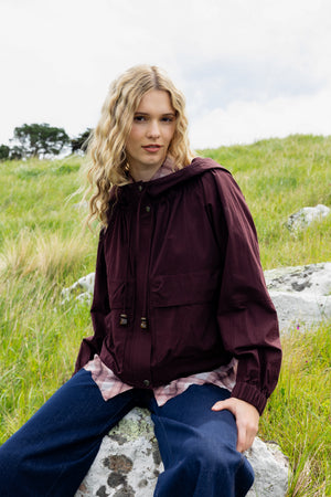 Neris In The Hood Jacket in Raisin