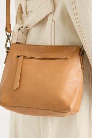 JUJU & Co Large Essential Leather Pouch in Tan
