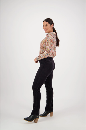 Vassalli Slim Leg Full Length Widewhale Cord Pull On in Charcoal