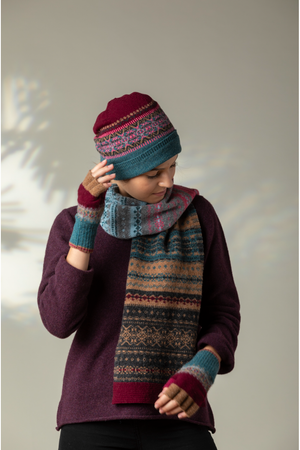 Eribe Knitwear Saint Alloa Fingerless Gloves in Velvet