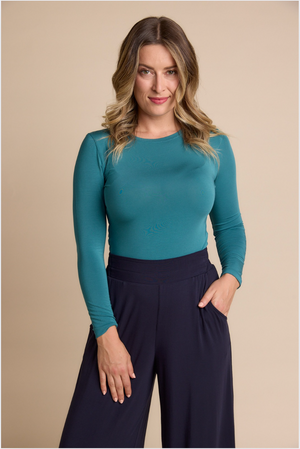 Tani Round neck Long sleeve fitted Tee Top in Peacock