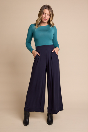 Tani Round neck Long sleeve fitted Tee Top in Peacock