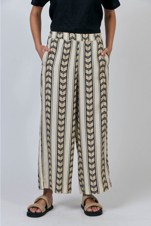 Naturals by O & J Linen Pant in Chevron Print