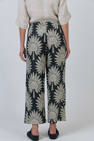 Naturals by O & J Linen Pant in Palm Print