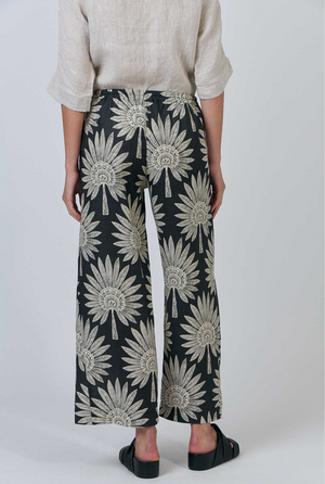 Naturals by O & J Linen Pant in Palm Print