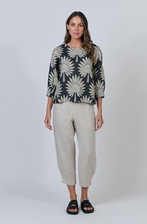 Naturals by O & J Linen Printed Top 3/4 Sleeves in Palm Print