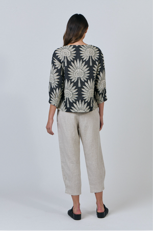 Naturals by O & J Linen Printed Top 3/4 Sleeves in Palm Print