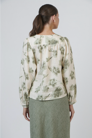 Naturals by O & J Linen Print top in Patina Petals