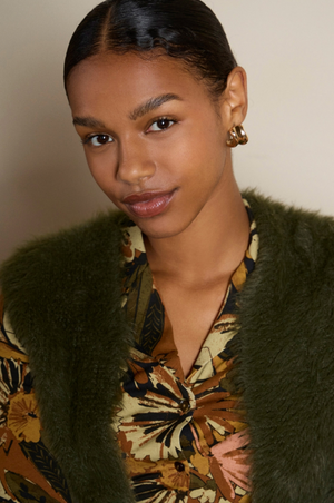 Surkana Unzipped vest with fur texture in Green