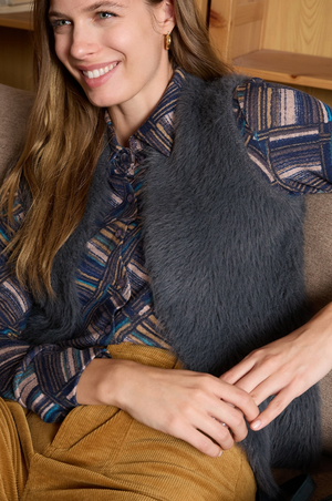 Surkana Unzipped vest with fur texture in Grey