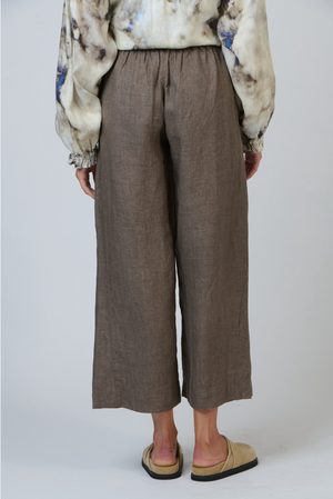 Naturals by O & J Linen Pant in Cigar