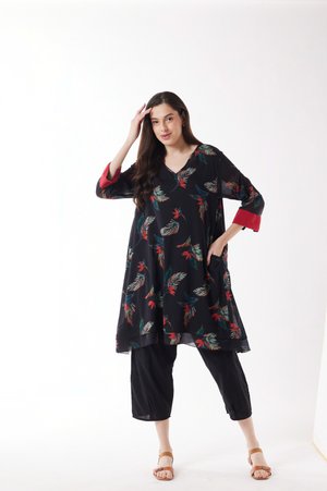 Au Hasard D'un Voyage Midnight Plume Contrast-Cuff Tunic in Black