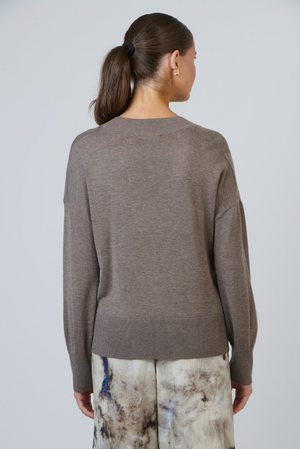Olive et Julie Long Sleeve V Neck Fine Knit Top in Muck