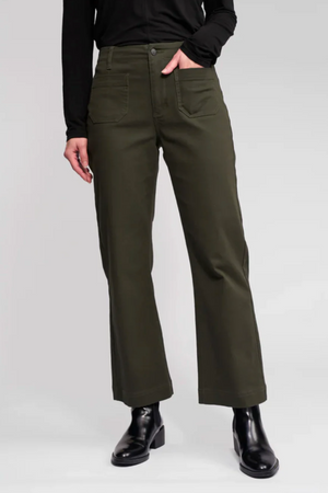 Vassalli Daily Straight Leg Ankle Grazer Jean in Hunter