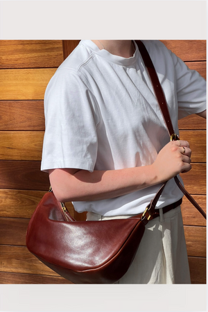 JUJU & Co Crescent Sling Leather bag in Maple