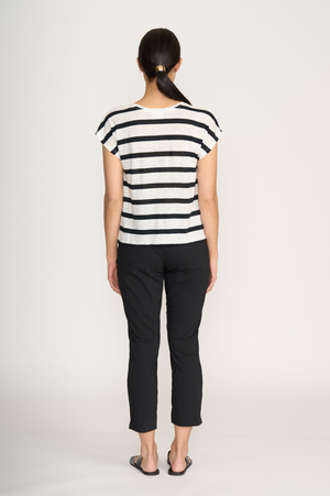 Foil Fuss Free Taper Trapeze Capri Pant in Black