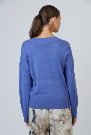 Olive et Julie Long Sleeve V Neck Fine Knit Top in Lake