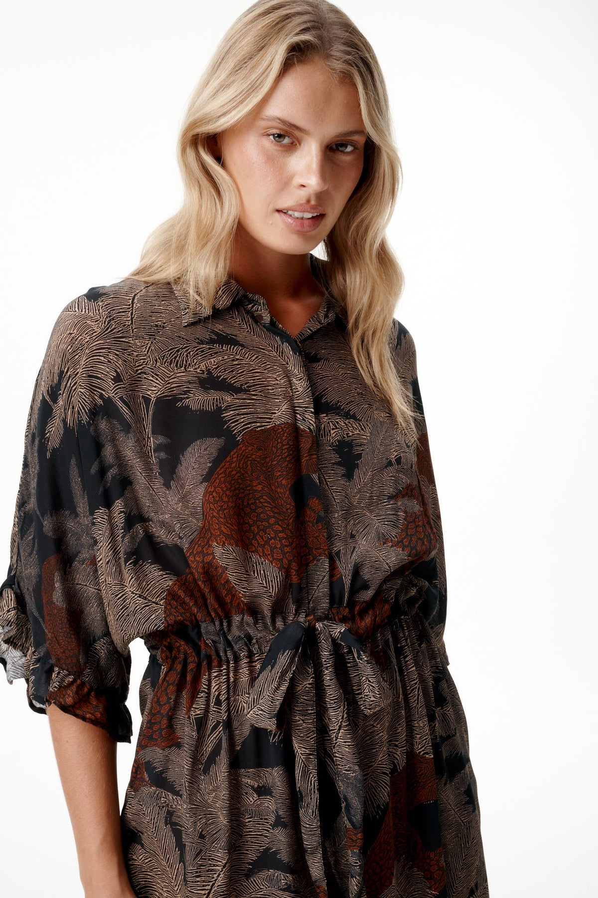 oneseason Jasmine Dress in Palm Safari Black/Camel