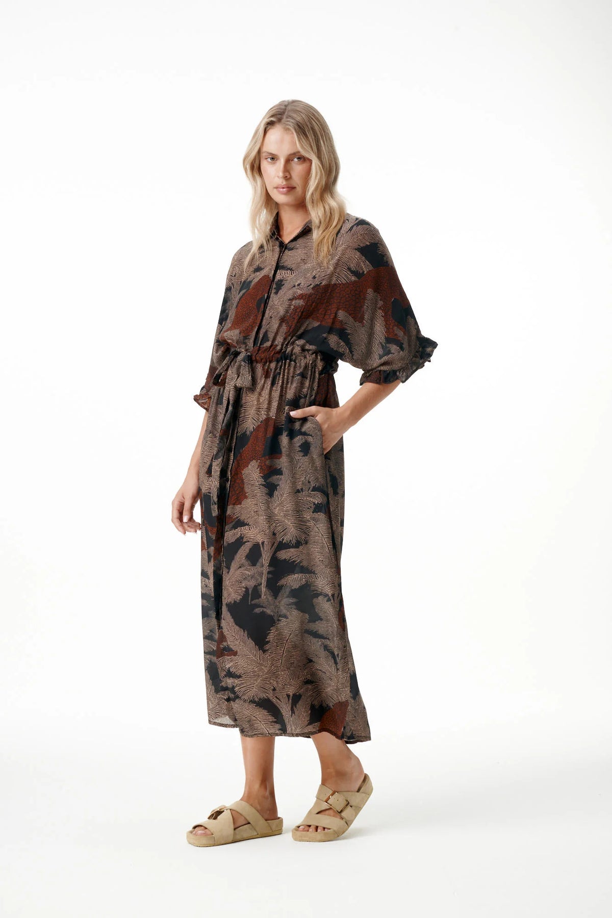 oneseason Jasmine Dress in Palm Safari Black/Camel