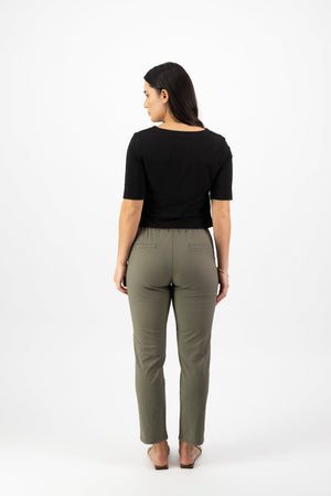 Vassalli Ankle Grazer Slim Leg Elastic Waist Pant in Army