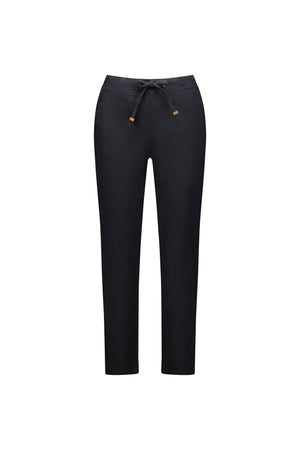 Vassalli Ankle Grazer Slim Leg Elastic Waist Pant in Black