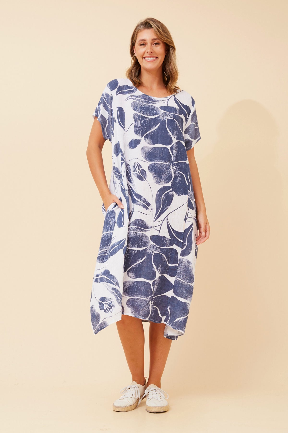 Bottega Moda Short Sleeve Botanical Linen Dress in White Navy