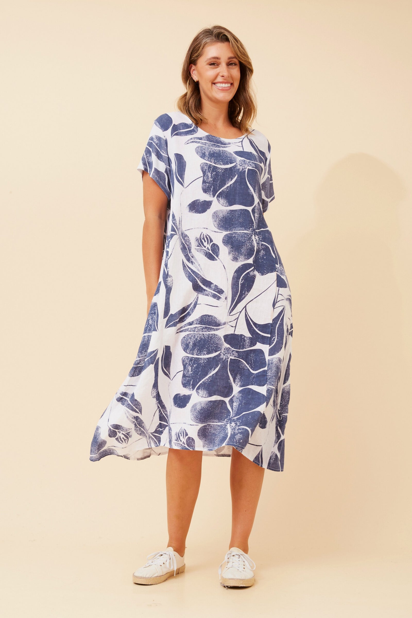 Bottega Moda Short Sleeve Botanical Linen Dress in White Navy