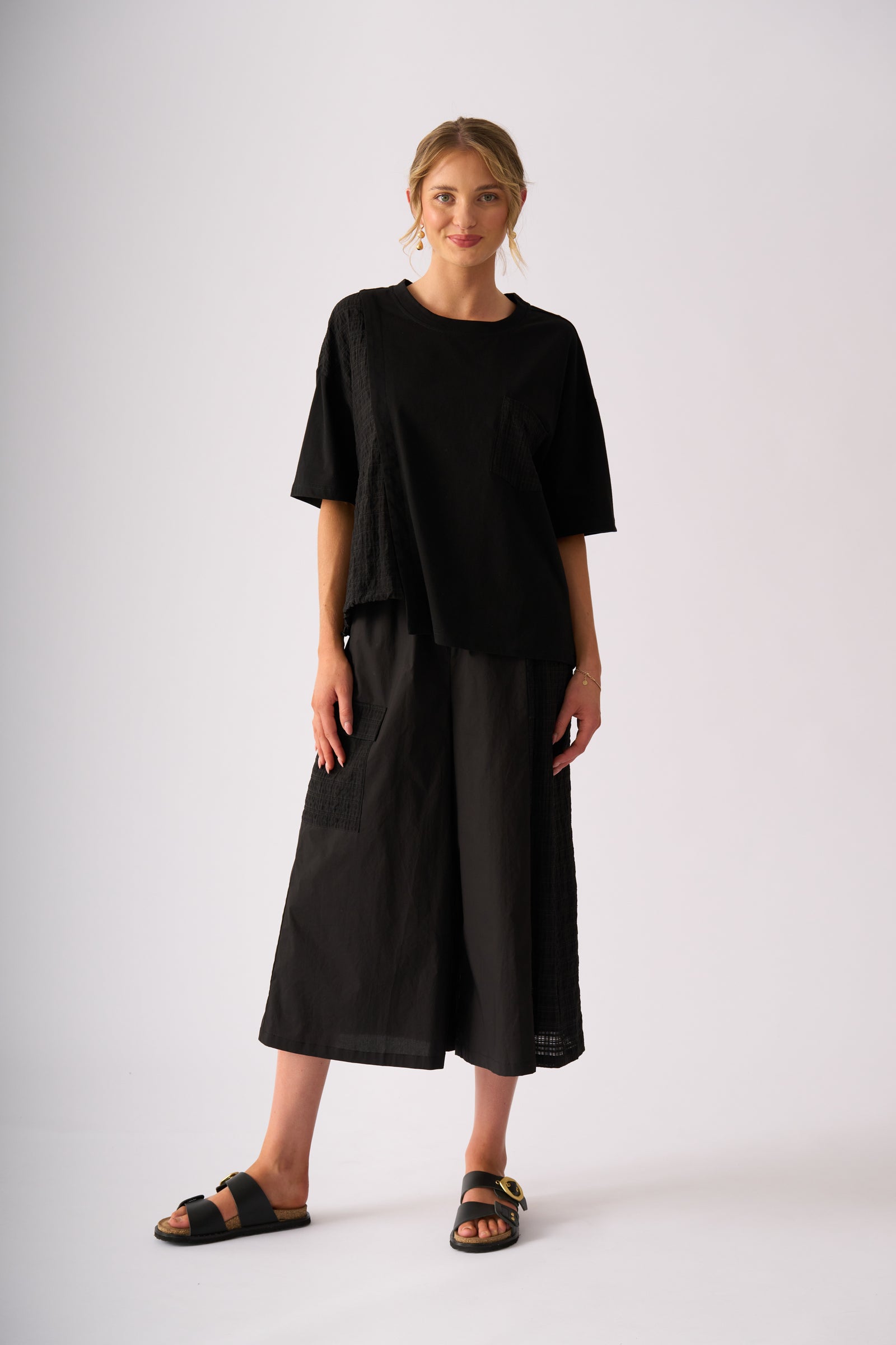 Foil Wonderweaver Tee in Black