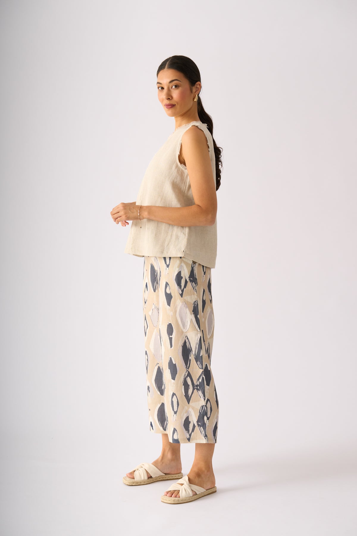 Foil Act Natural Shell Tank in String