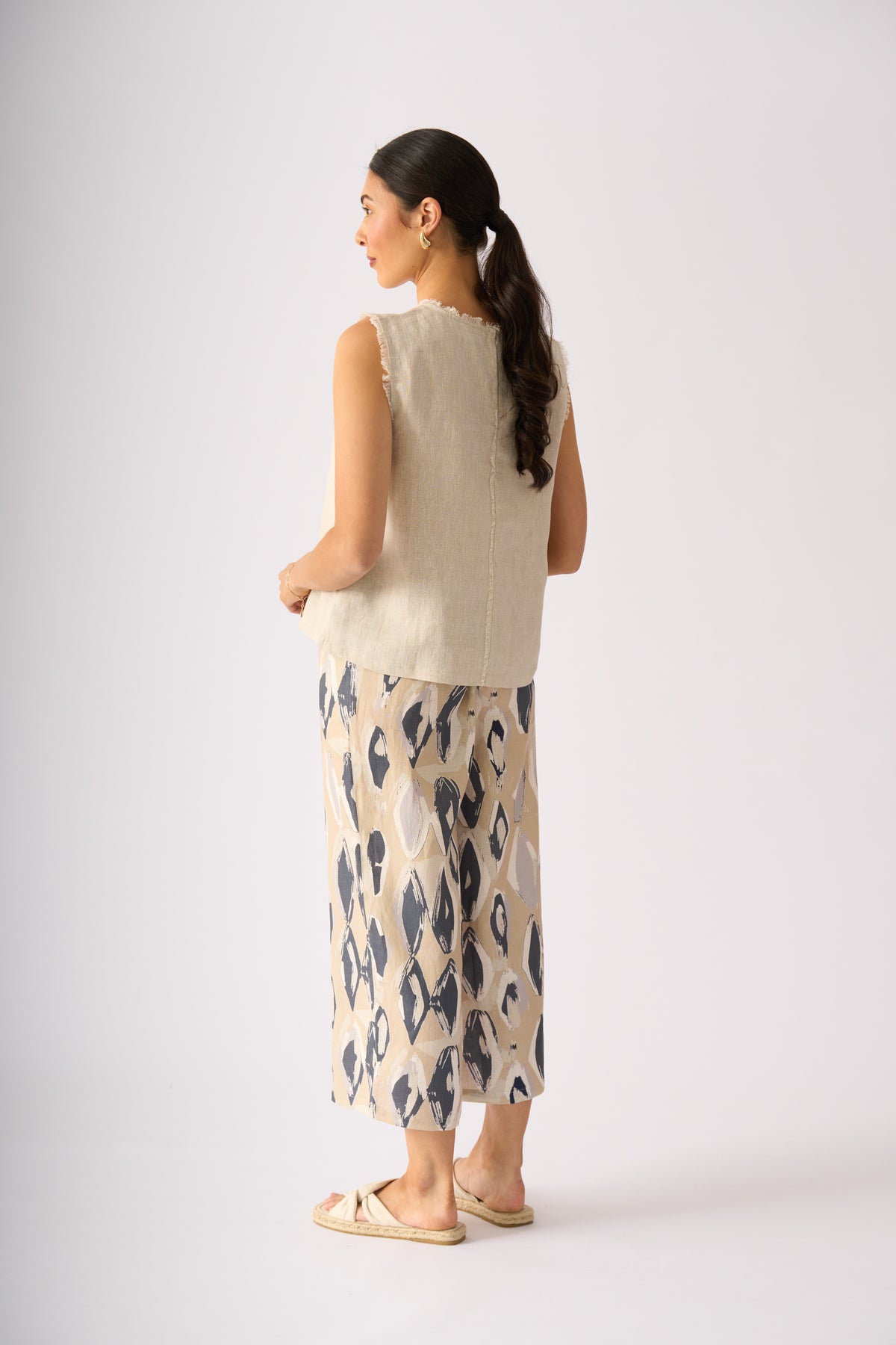 Foil Act Natural Shell Tank in String
