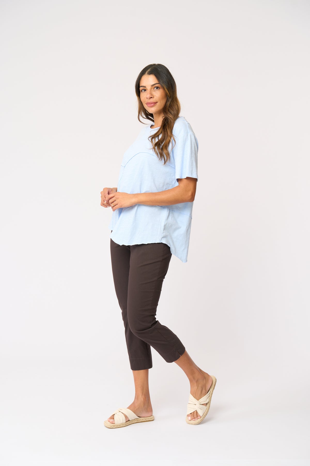 Foil Fuss Free Taper Trapeze Capri Pant in Sable