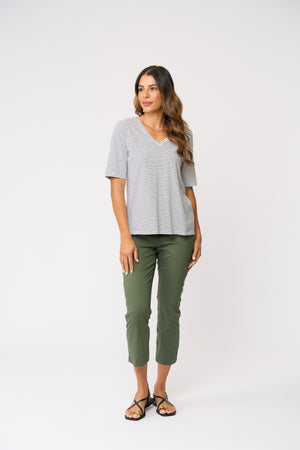 Foil Fuss Free Taper Trapeze Capri Pant in Succulent