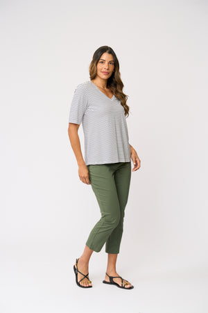 Foil Fuss Free Taper Trapeze Capri Pant in Succulent