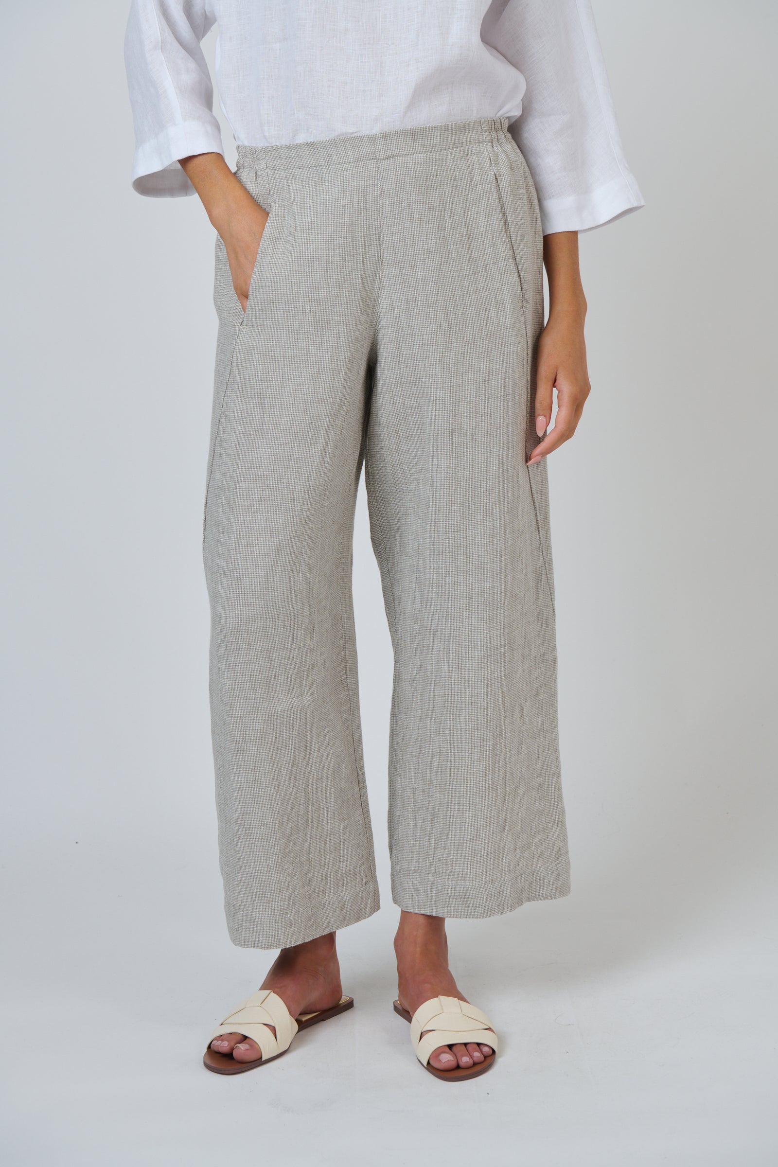 Naturals by O & J Linen Pant in Mousse