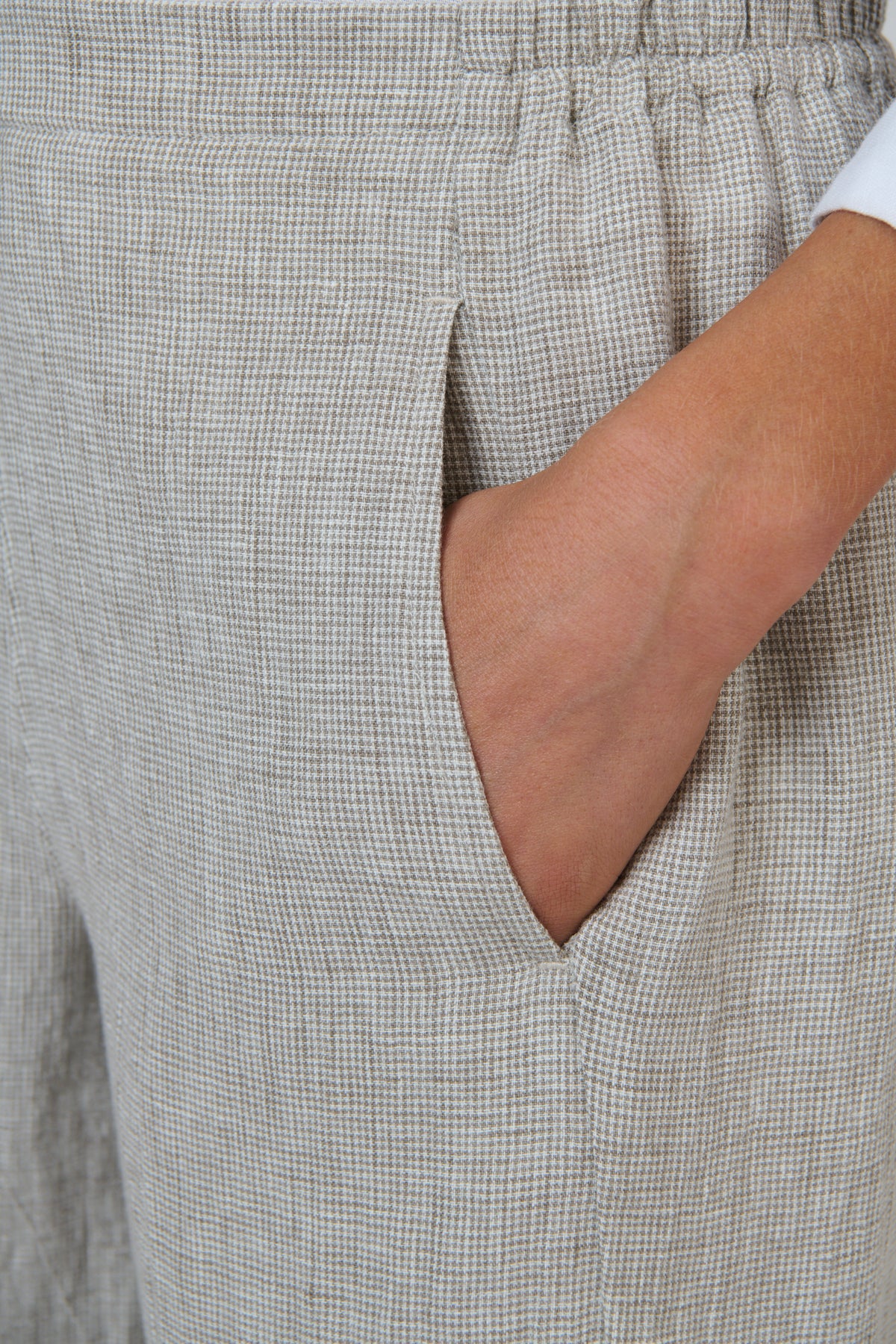 Naturals by O & J Linen Pant in Mousse