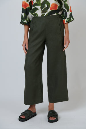 Naturals by O & J Linen Pant in Topiary
