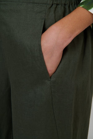 Naturals by O & J Linen Pant in Topiary