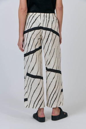 Naturals by O & J Linen Pant in Isobars