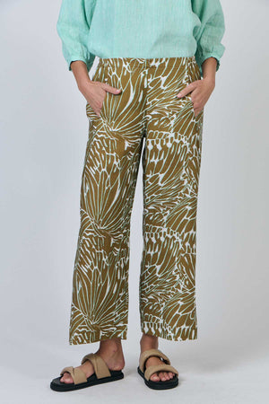 Naturals by O & J Linen Pant in Windsor