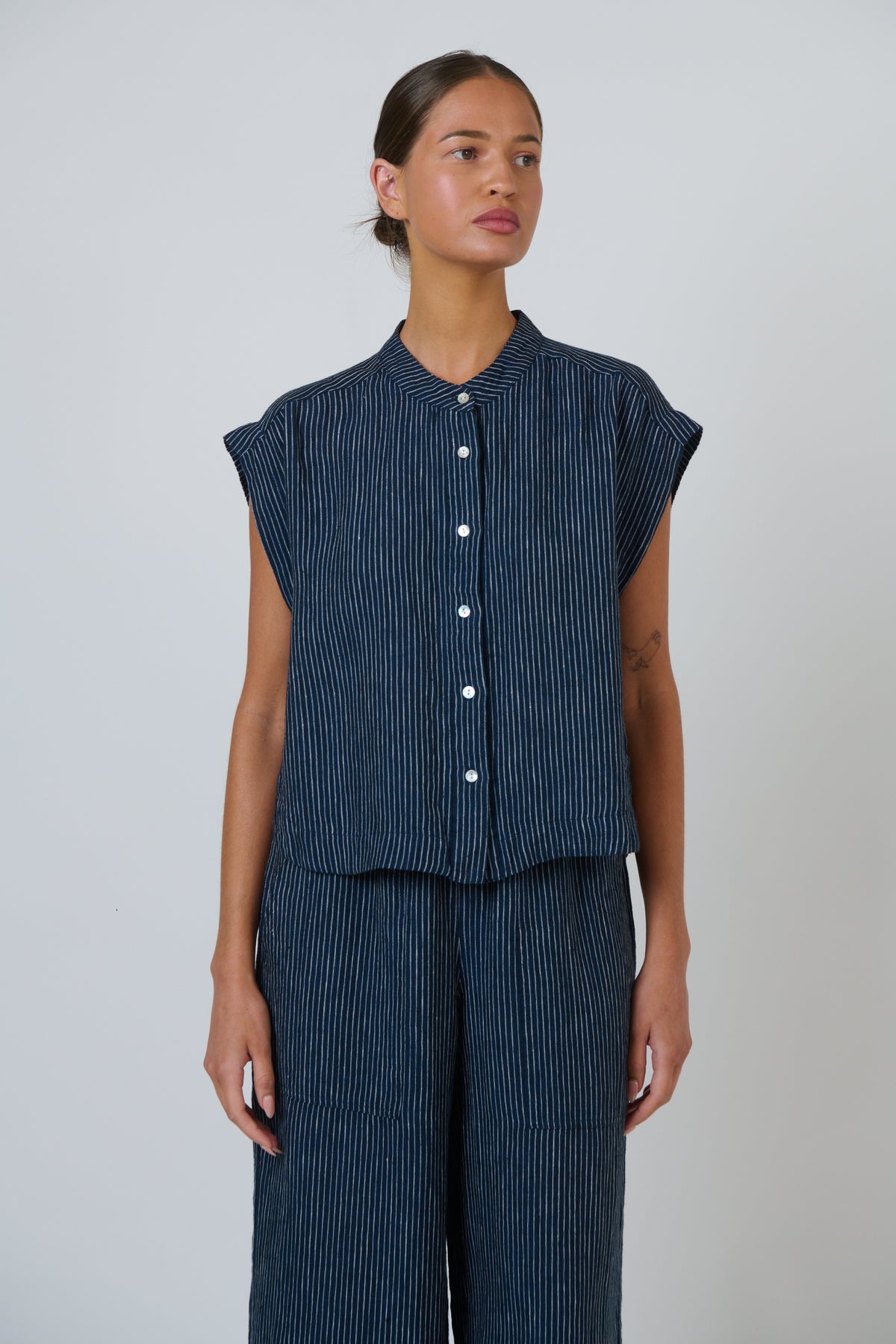 Naturals by O & J Linen Cap Sleeve Shirt in Streamlined