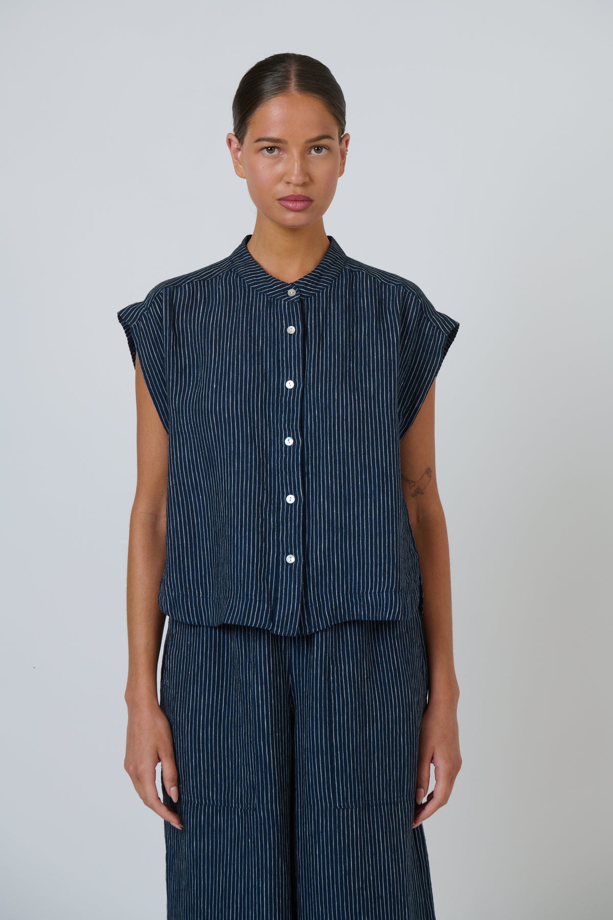 Naturals by O & J Linen Cap Sleeve Shirt in Streamlined