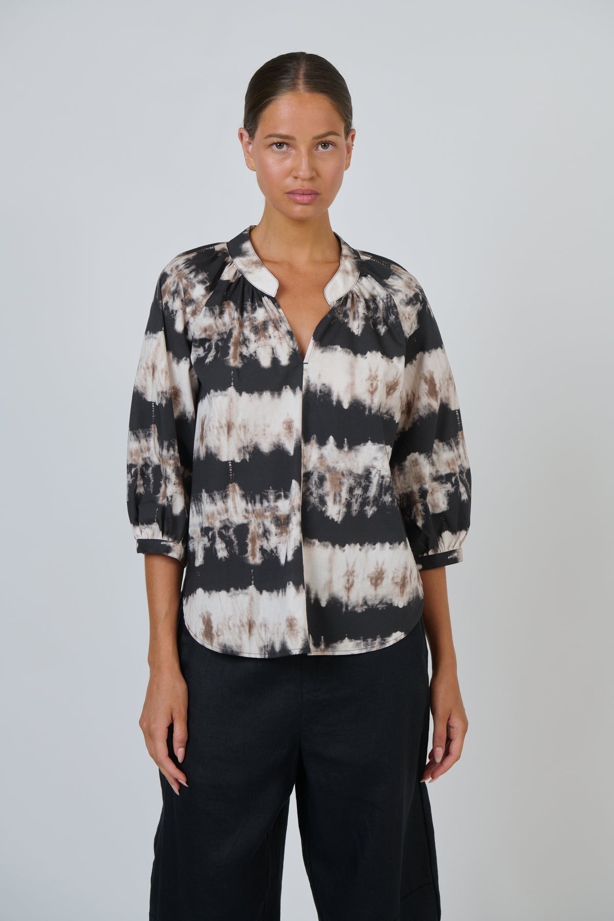 Naturals by O & J Ruched V Neckline Long Sleeve in Eruption