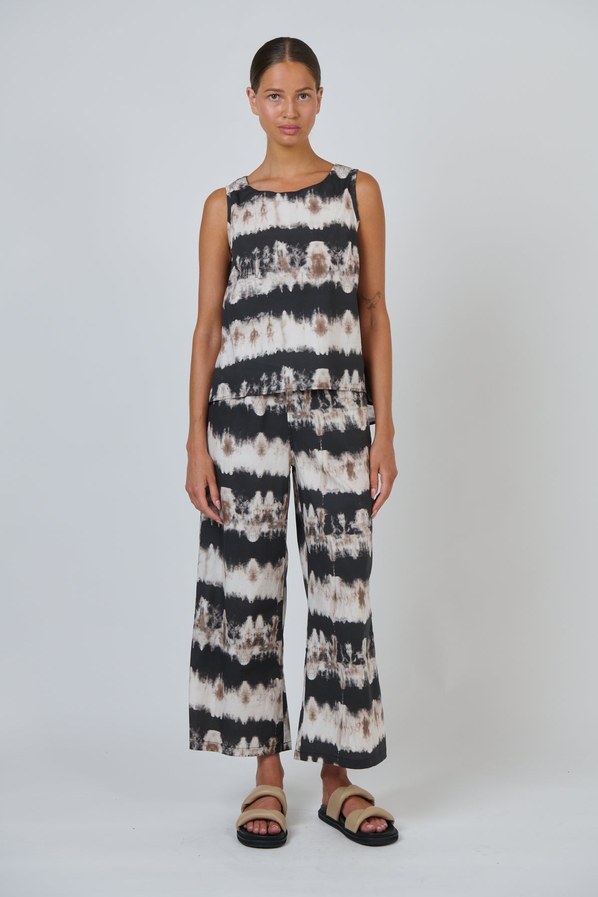 Naturals by O & J Pull On Pant in Eruption